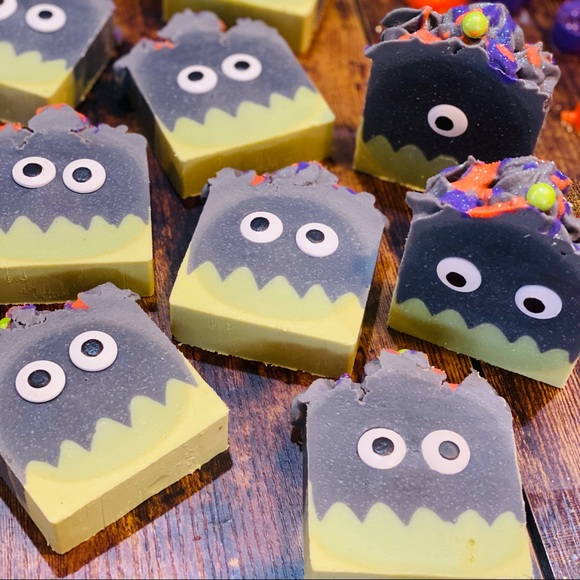 Cocoa Mint MonsterEO Goat Milk & Cream Lather - Picture 3 of 6